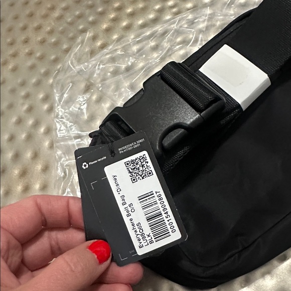 NWT Disney x lululemon Everywhere Belt Bag 1L Mickey in Motion Graphic - Picture 6 of 7